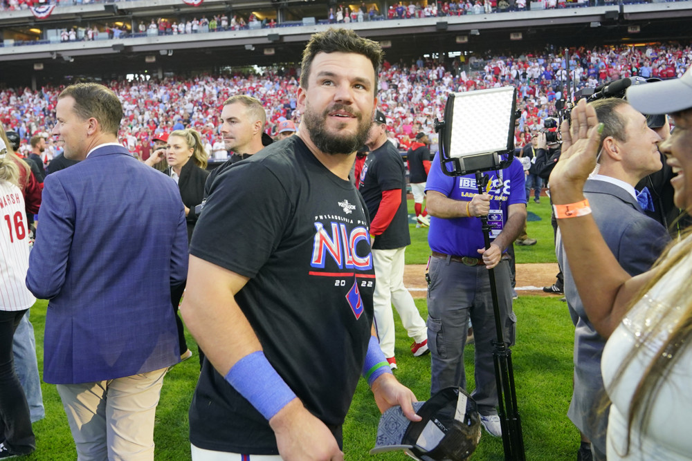 Kyle Schwarber to join Trea Turner, J.T. Realmuto as Phillies on