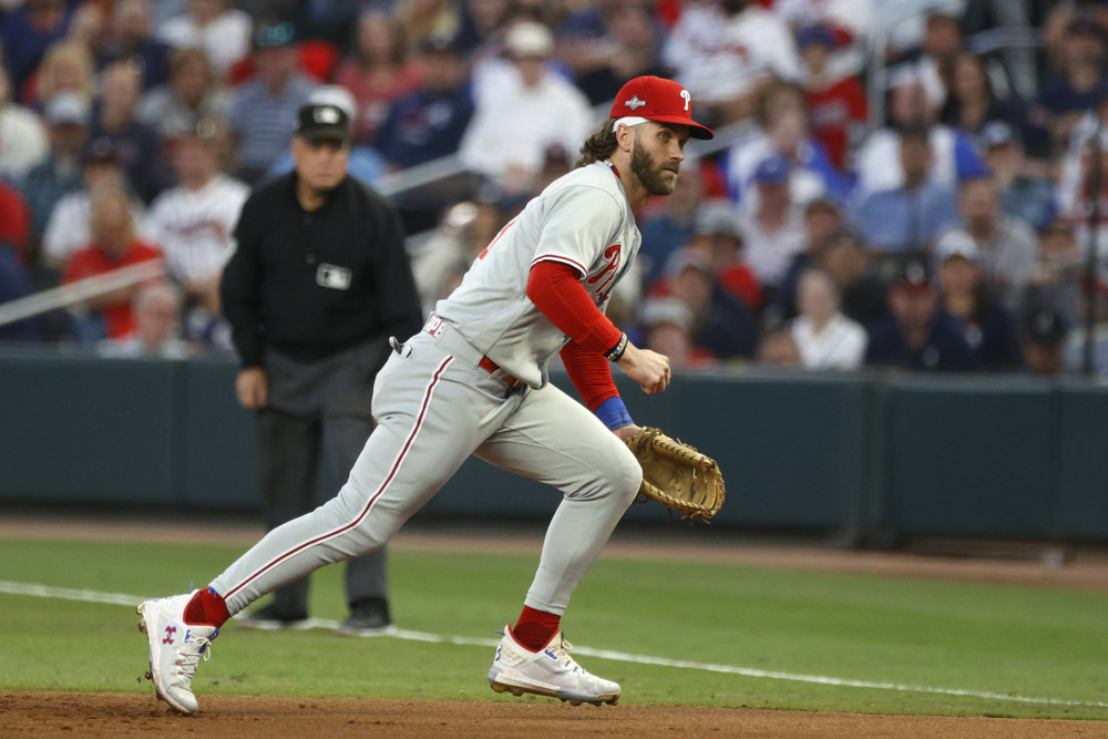 Bryce Harper open to alternating between first base and outfield